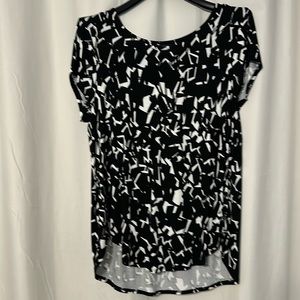 ALFANI- Black & White Blouse